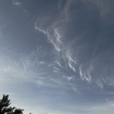 秋の雲は砂の如し