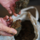 【泥染】　土と時間が染めた色──泥染のはじまり